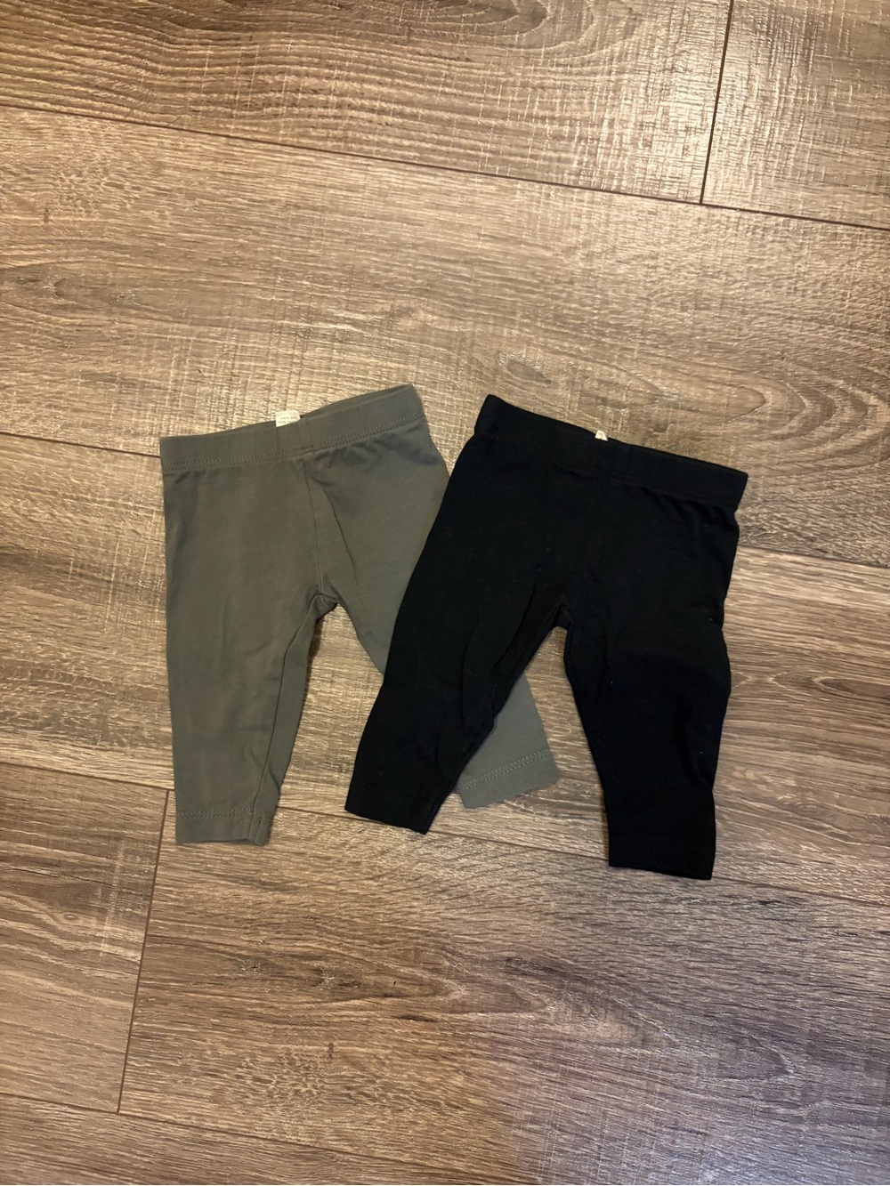 2 pairs of organic Cotton Leggings - Black and Grey